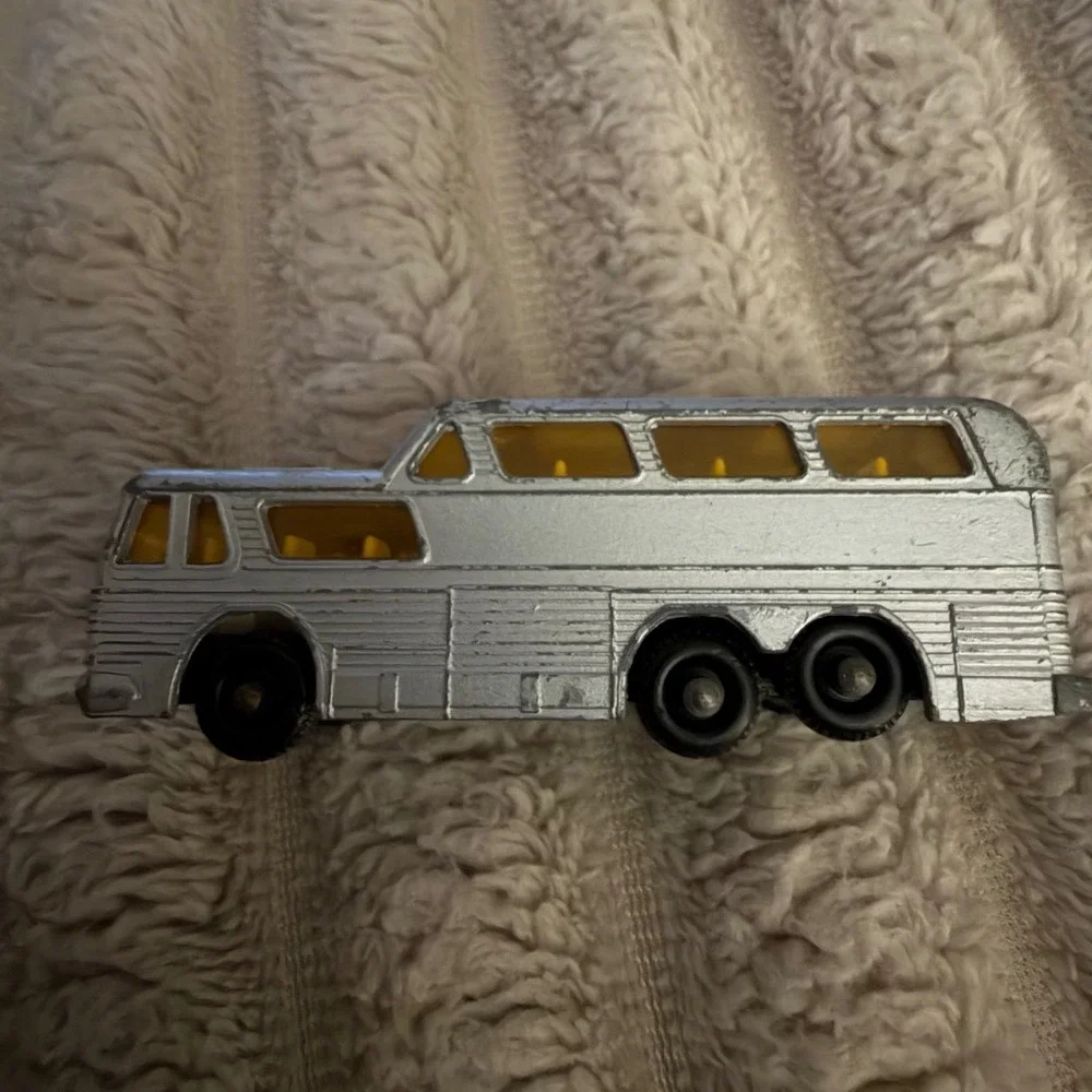 Matchbox Series No 66 Coach Bus Lesney Made in England‎ Silver Vintage Diecast
